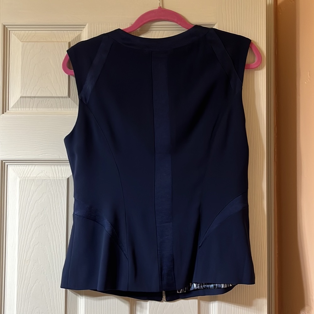 Beautiful vest - Picture 5 of 5